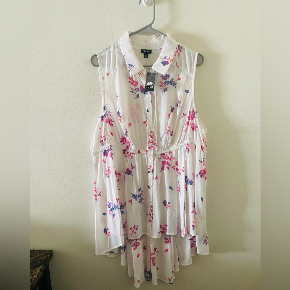 Size 2X (18-20) Torrid Hi-lo peplum tunic